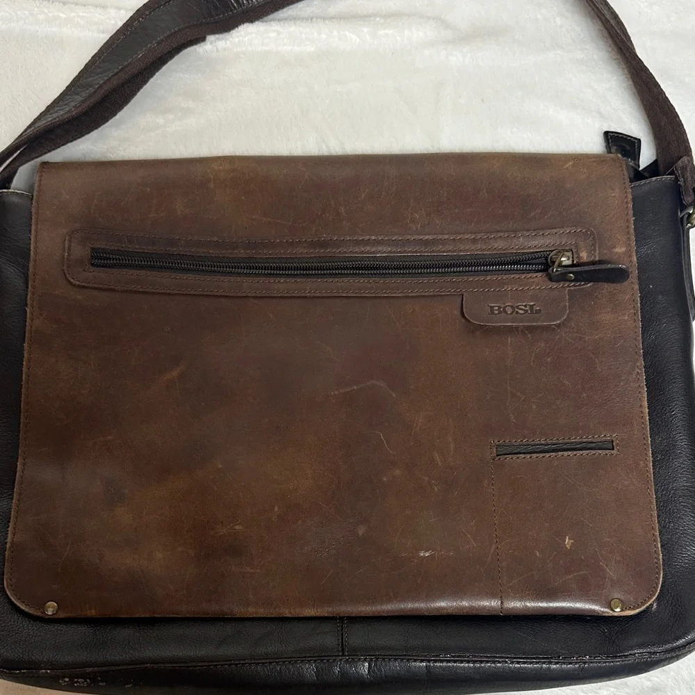 Vintage Bosi Distressed leather messenger Bag